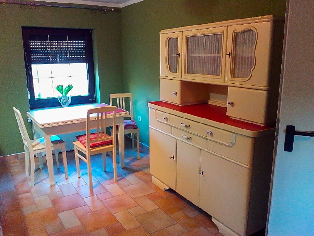 Restaurierte Küchenmöbel
